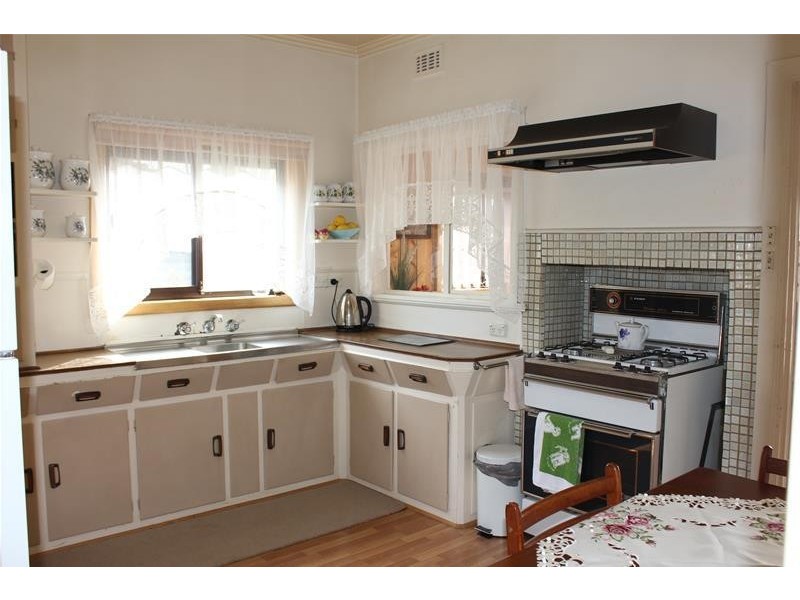 17 Ray Street, Dandenong VIC 3175