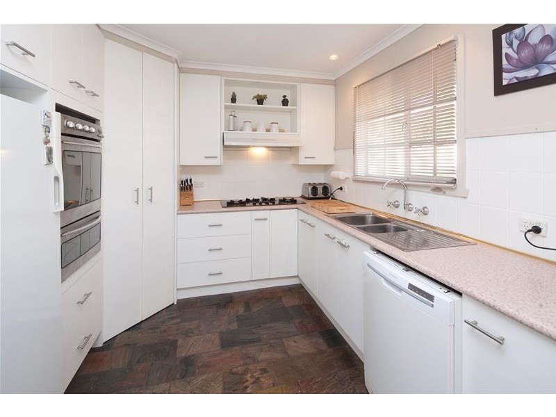 44 Meadow Wood Walk, Narre Warren VIC 3805