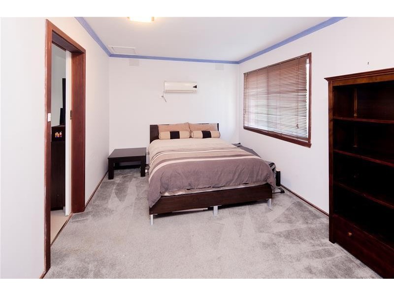 44 Meadow Wood Walk, Narre Warren VIC 3805