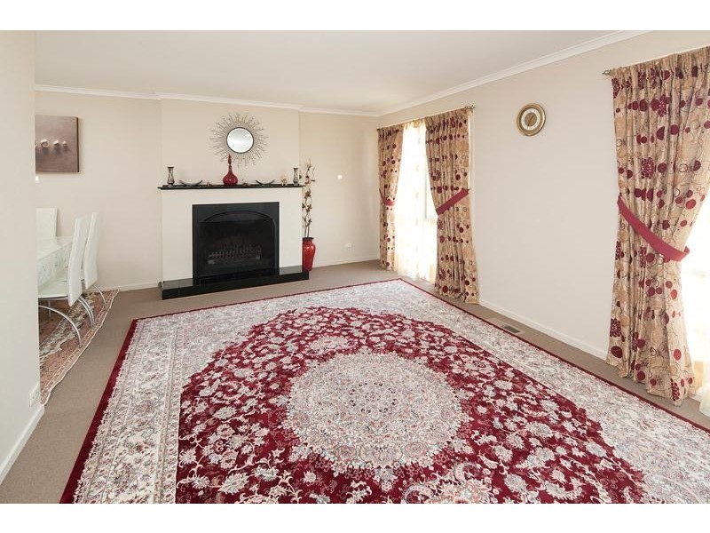 8 Pejaro Place, Endeavour Hills VIC 3802