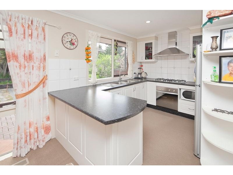 8 Pejaro Place, Endeavour Hills VIC 3802