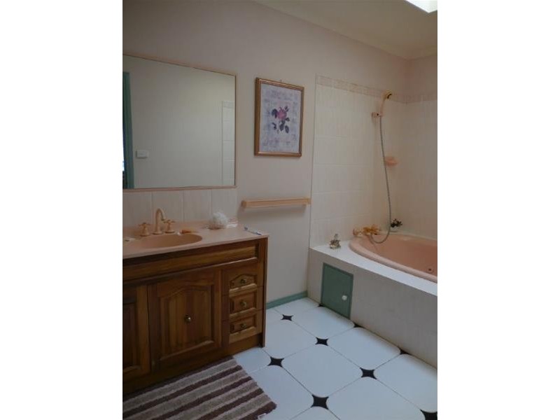 20 Edward Freeth Drive, Endeavour Hills VIC 3802