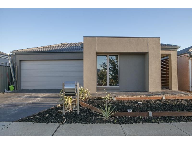 12 Morphetville Street, Clyde North VIC 3978