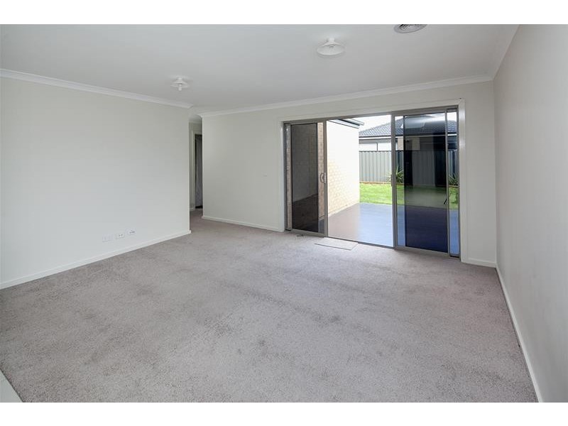 12 Morphetville Street, Clyde North VIC 3978