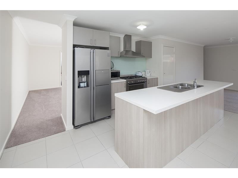 12 Morphetville Street, Clyde North VIC 3978