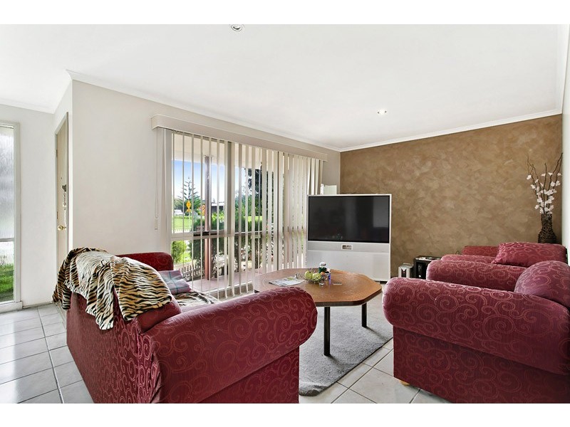 80 Oaktree Drive, Hampton Park VIC 3976