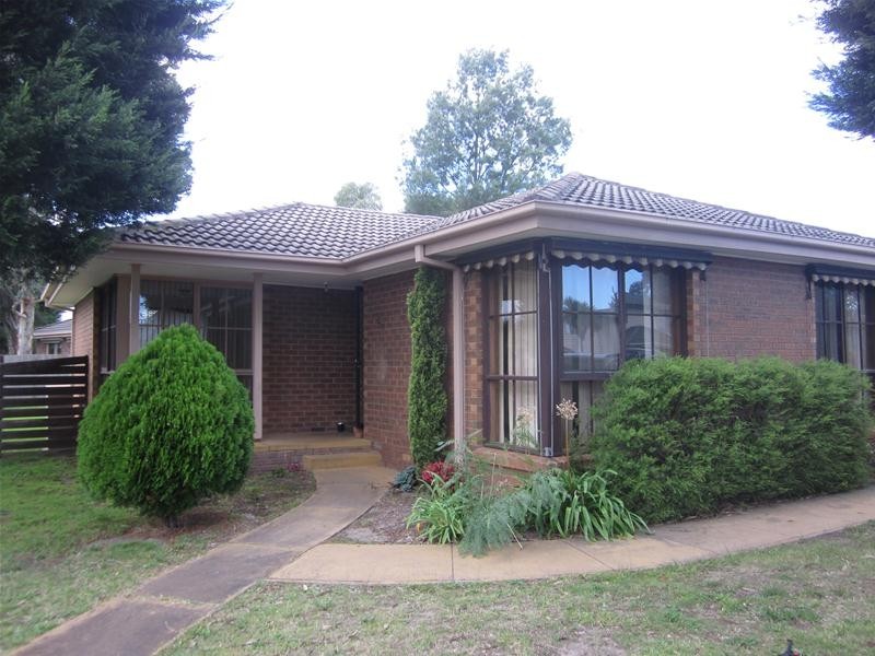 27 Axedale Crescent, Endeavour Hills VIC 3802