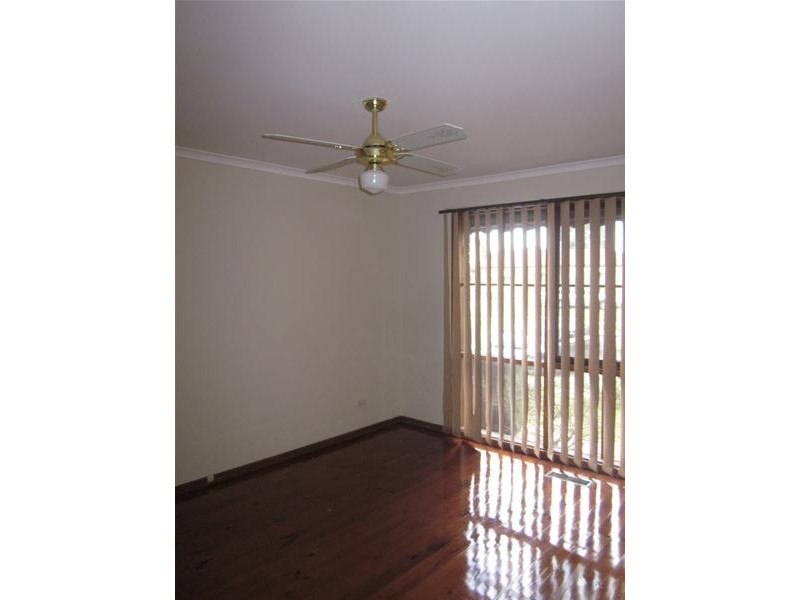 27 Axedale Crescent, Endeavour Hills VIC 3802