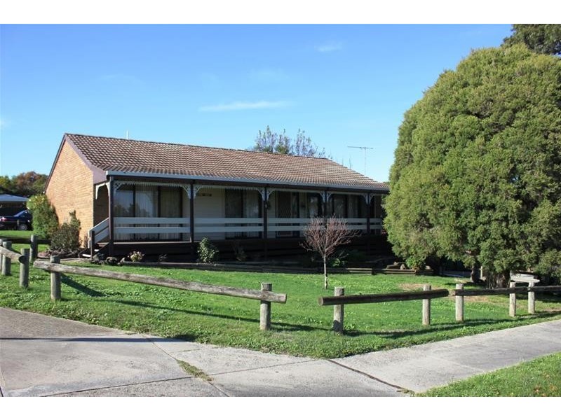 1 Joseph Banks Crescent, Endeavour Hills VIC 3802