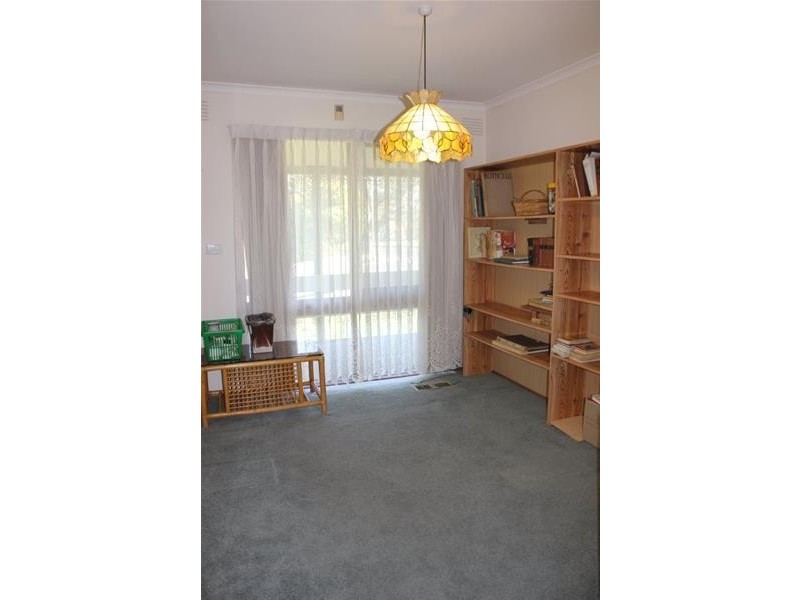 1 Joseph Banks Crescent, Endeavour Hills VIC 3802