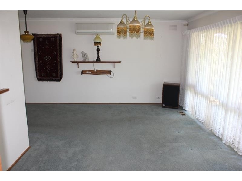 1 Joseph Banks Crescent, Endeavour Hills VIC 3802