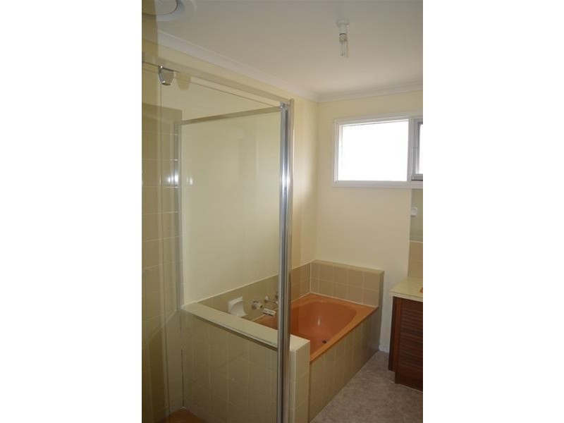 17 Rossiter Avenue, Endeavour Hills VIC 3802