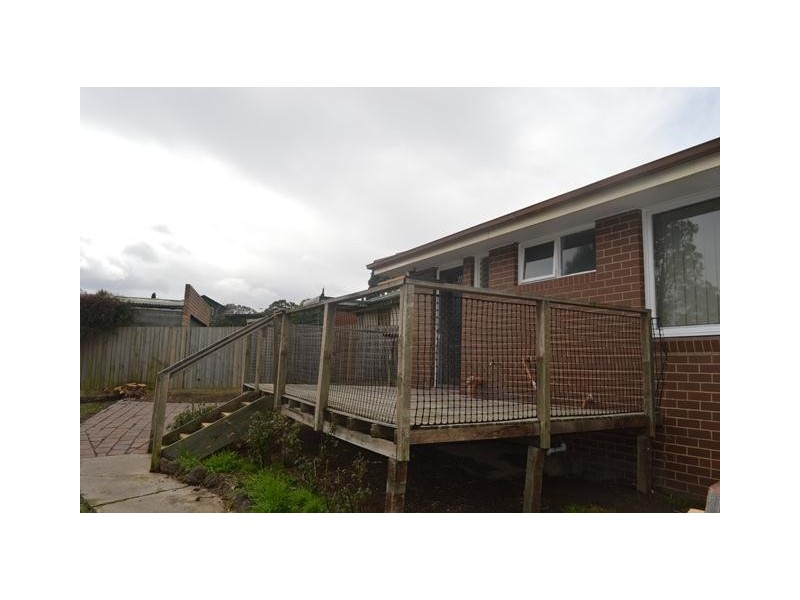 17 Rossiter Avenue, Endeavour Hills VIC 3802