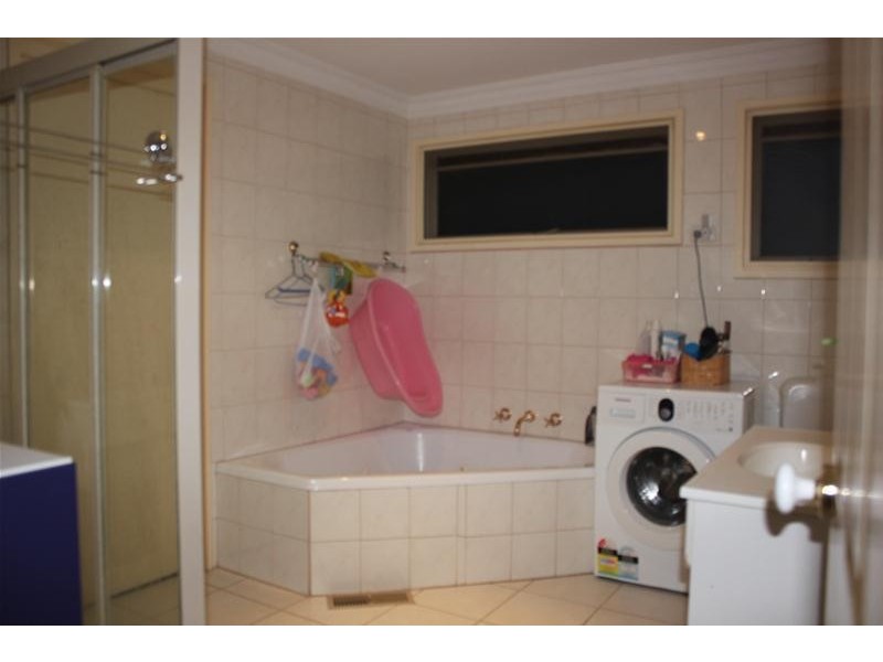 15 Lachlan Drive, Endeavour Hills VIC 3802