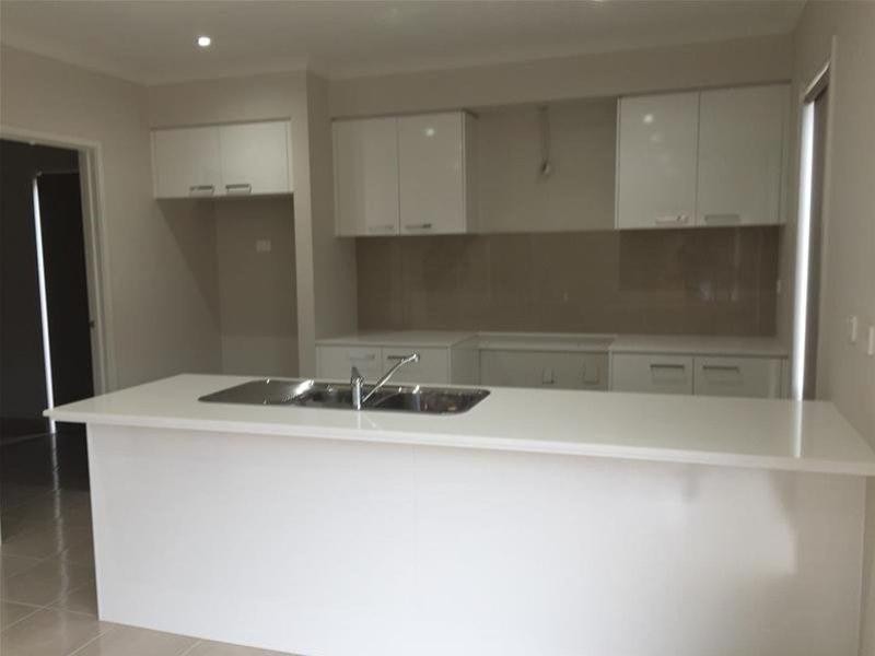 13 Heathcote Grove, Officer VIC 3809