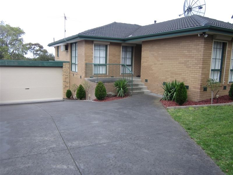 9 William Perry Close, Endeavour Hills VIC 3802