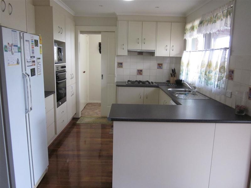 9 William Perry Close, Endeavour Hills VIC 3802