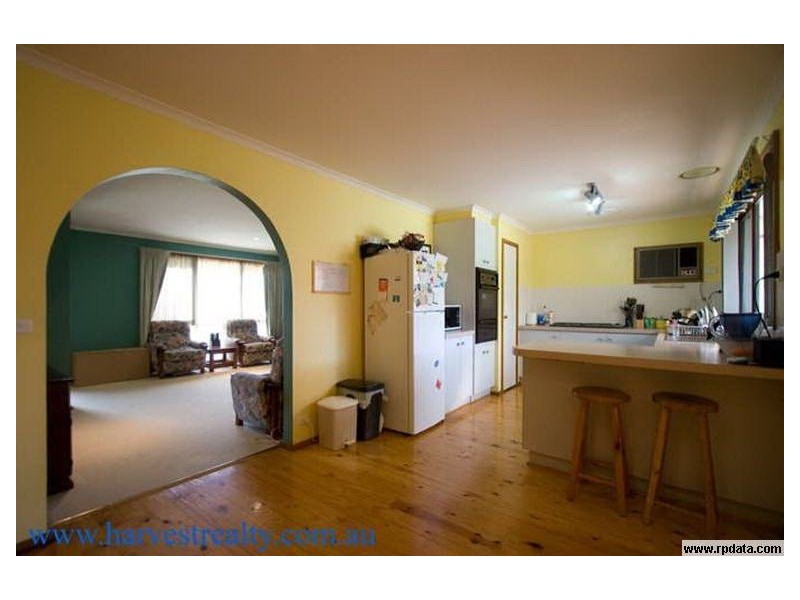 16 Henlow Rise, Hallam VIC 3803