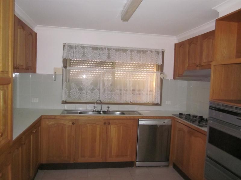 3 Huxley Crescent, Endeavour Hills VIC 3802