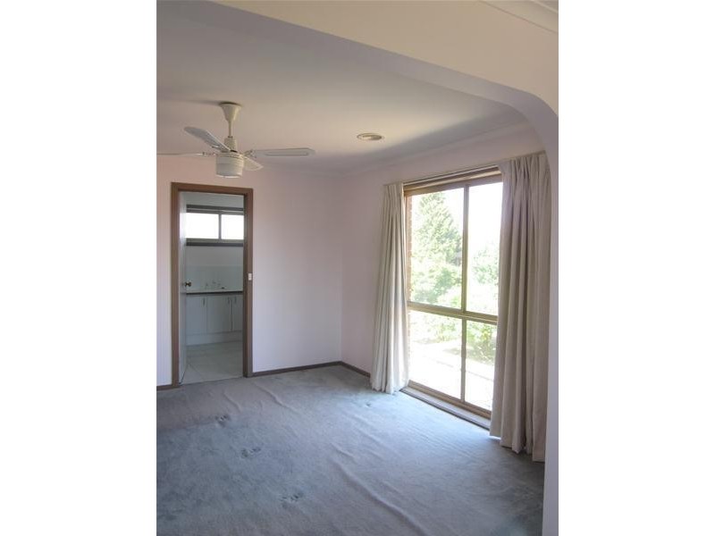 3 Huxley Crescent, Endeavour Hills VIC 3802