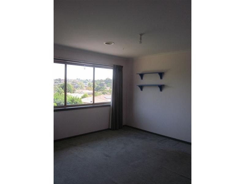 3 Huxley Crescent, Endeavour Hills VIC 3802