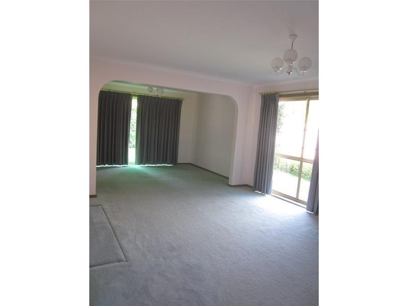 3 Huxley Crescent, Endeavour Hills VIC 3802