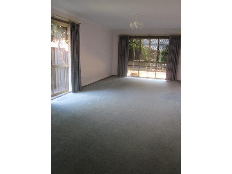 3 Huxley Crescent, Endeavour Hills VIC 3802