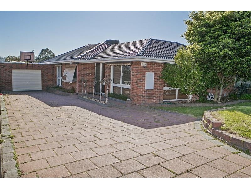 38 Clifton Way, Endeavour Hills VIC 3802