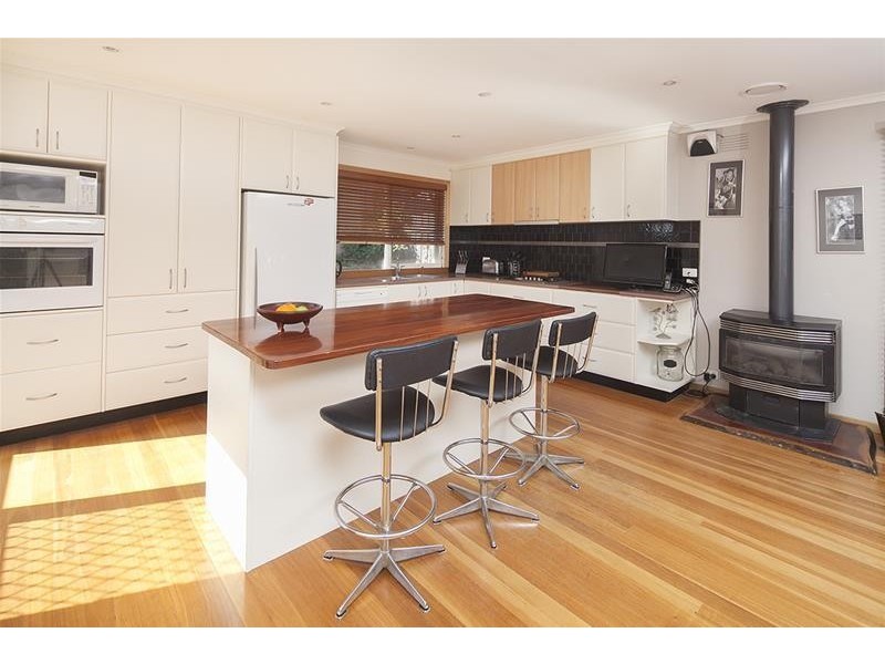 38 Clifton Way, Endeavour Hills VIC 3802