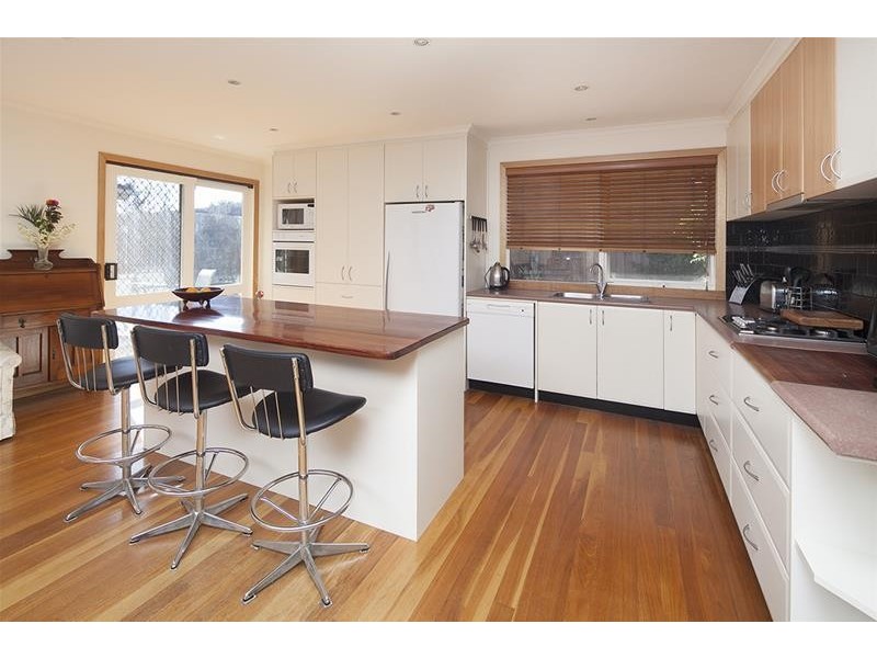 38 Clifton Way, Endeavour Hills VIC 3802