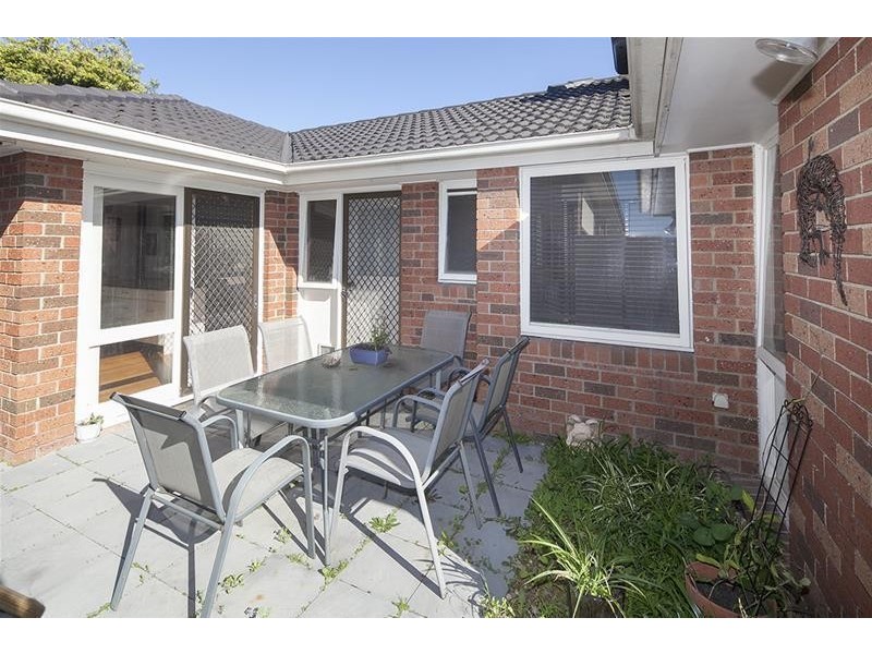 38 Clifton Way, Endeavour Hills VIC 3802