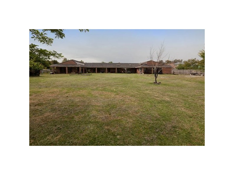 2 Charl Close, Narre Warren North VIC 3804