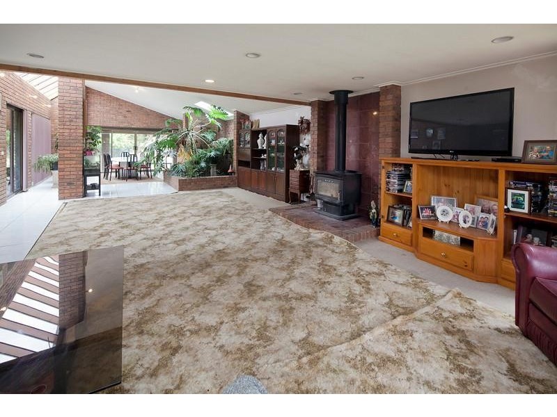 2 Charl Close, Narre Warren North VIC 3804