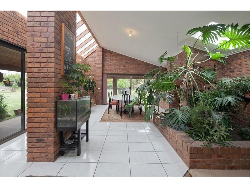 2 Charl Close, Narre Warren North VIC 3804