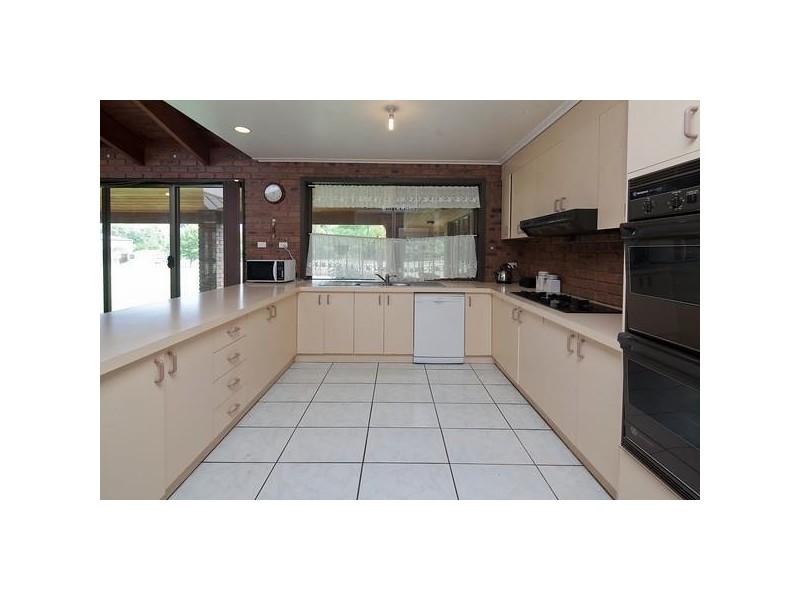 2 Charl Close, Narre Warren North VIC 3804