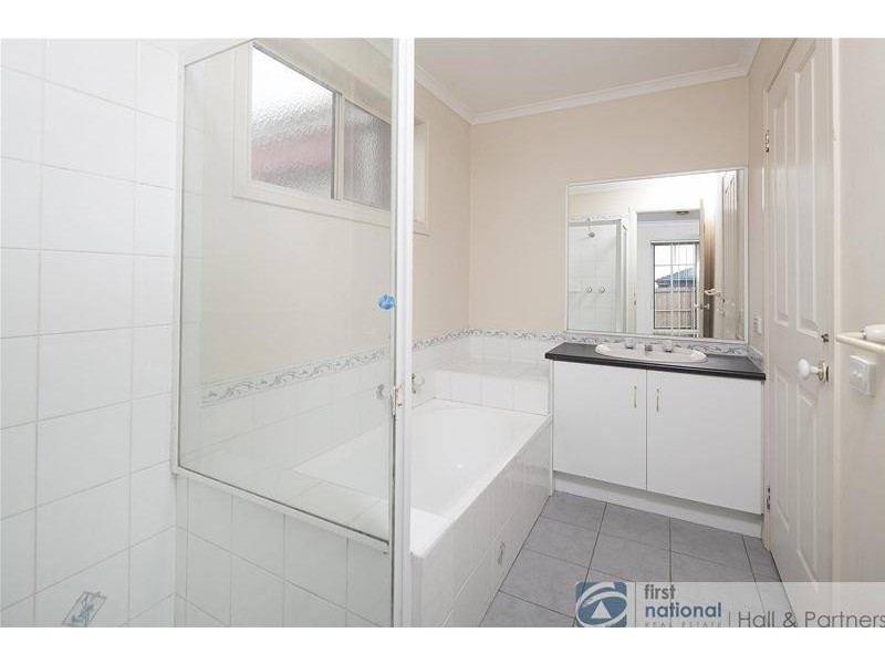 2/27 Wattle Drive, Doveton VIC 3177