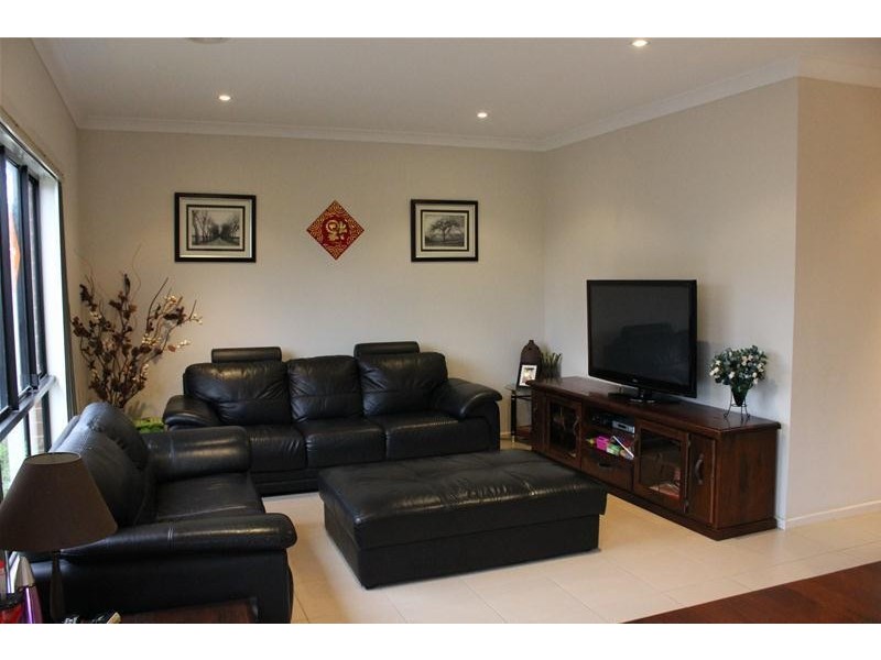 16 Manuscript Drive, Endeavour Hills VIC 3802