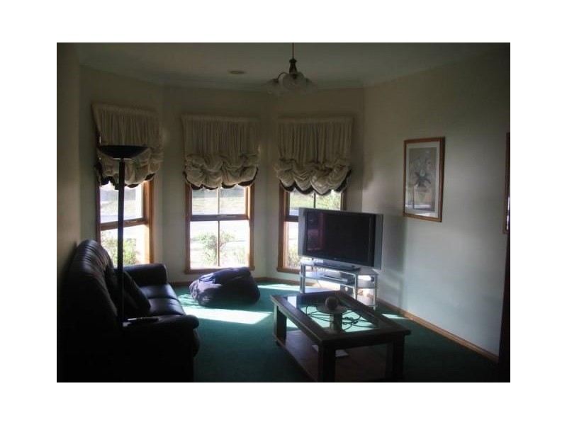 11 Bounty Way, Berwick VIC 3806