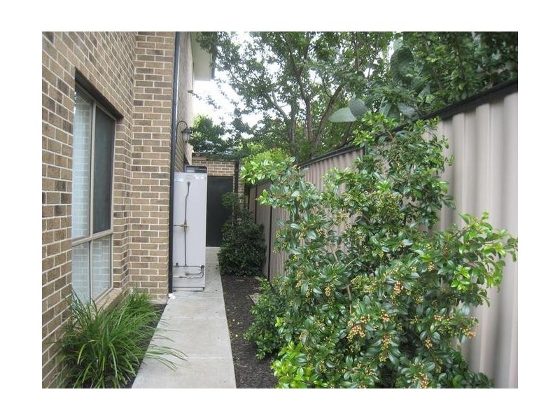 4/2 Canberra Avenue, Dandenong VIC 3175