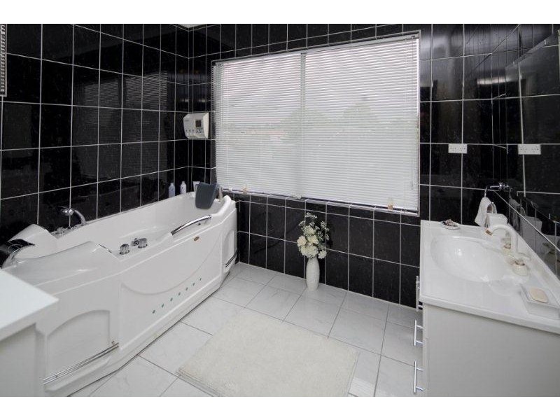 15 Scarlet Drive, Doveton VIC 3177