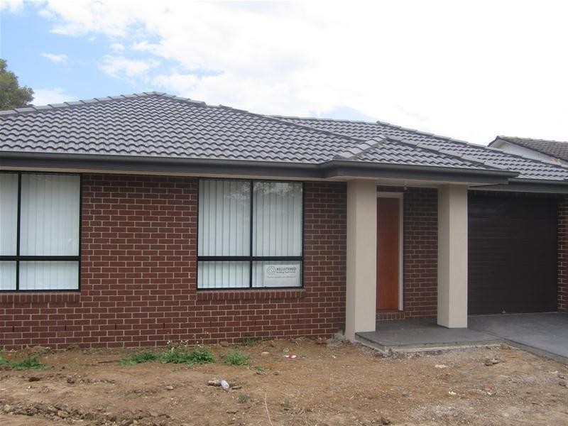 2/18 Pittosporum Grove, Doveton VIC 3177