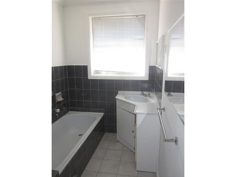 31 Amalfi Drive, Endeavour Hills VIC 3802