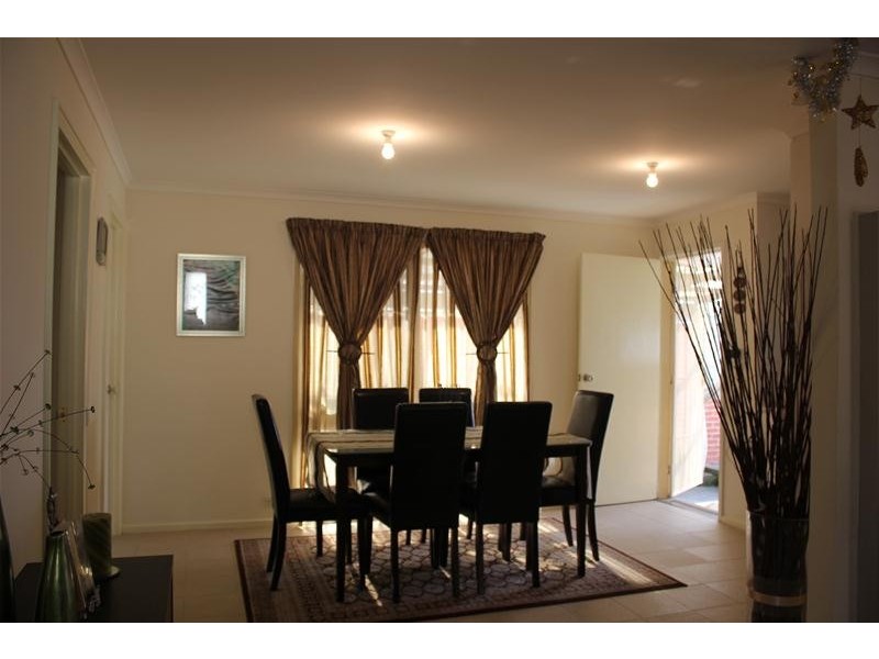 14 Lachlan Drive, Endeavour Hills VIC 3802