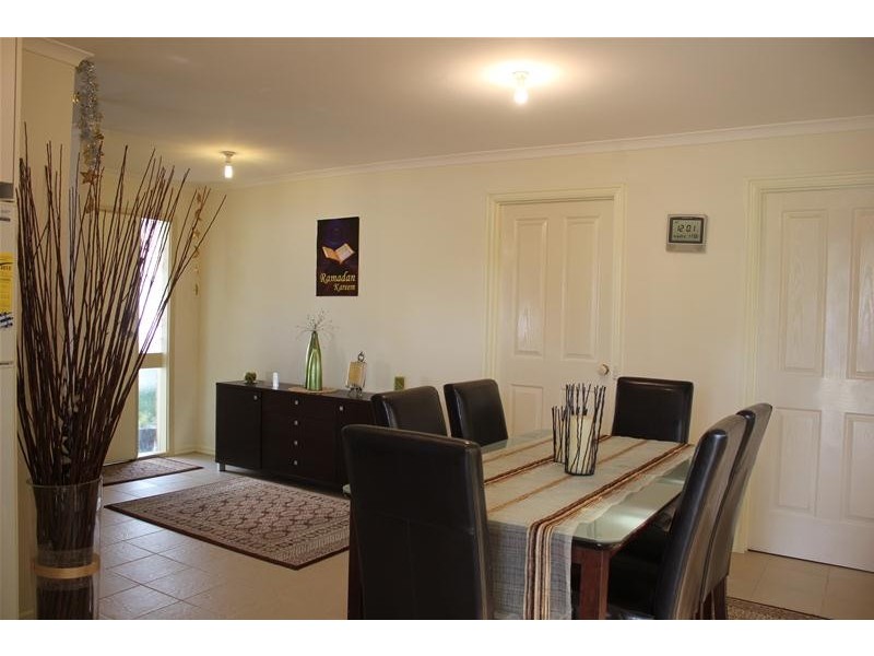 14 Lachlan Drive, Endeavour Hills VIC 3802