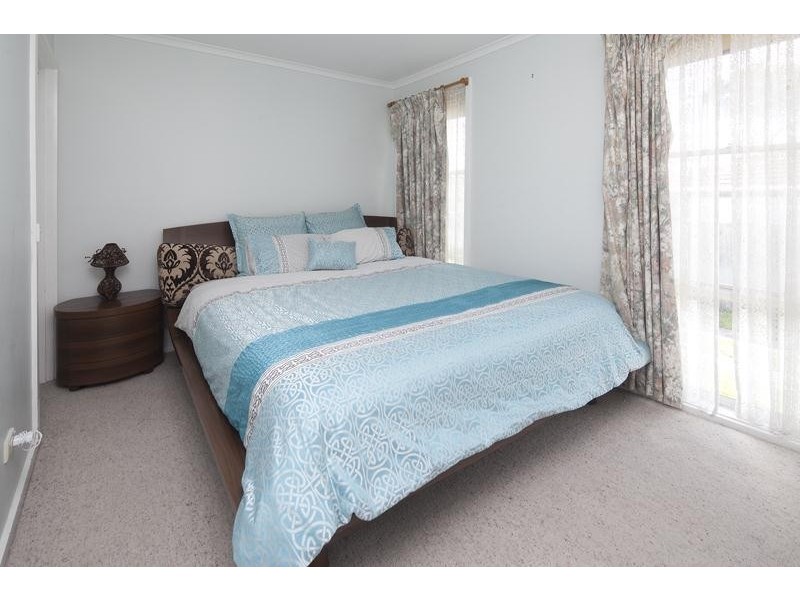 48 Meadow Wood Walk, Narre Warren VIC 3805