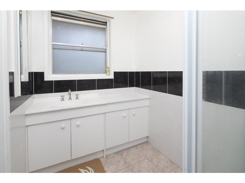 48 Meadow Wood Walk, Narre Warren VIC 3805