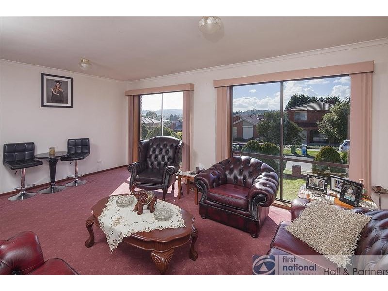 14 Kassan Gardens, Endeavour Hills VIC 3802