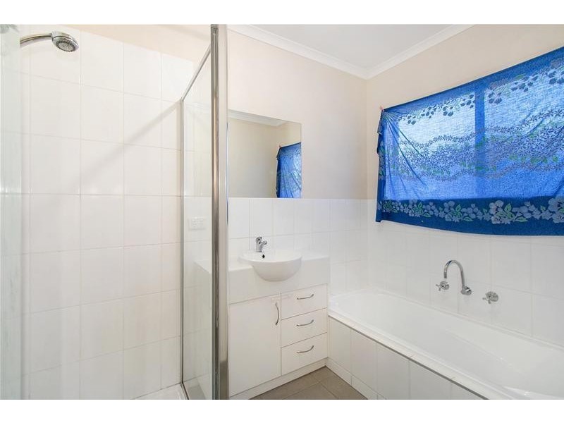 1/11 Cherry Grove, Doveton VIC 3177