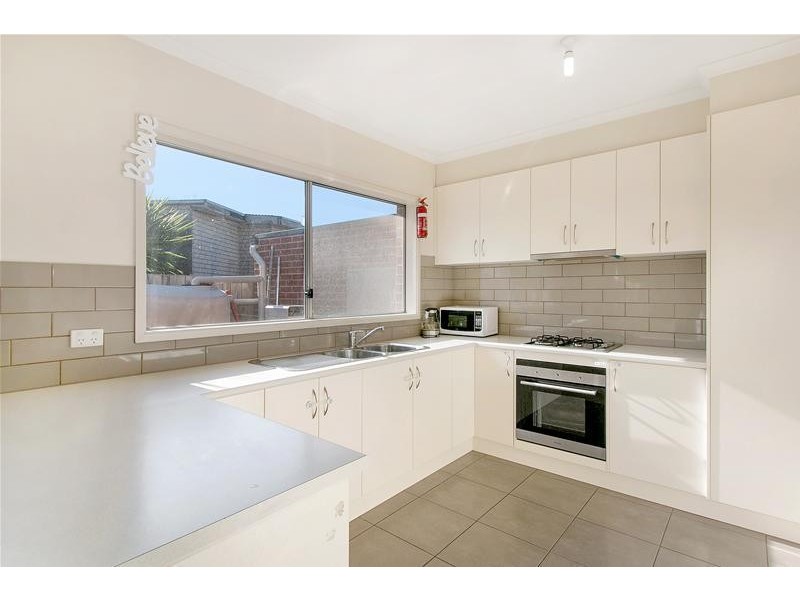 1/11 Cherry Grove, Doveton VIC 3177