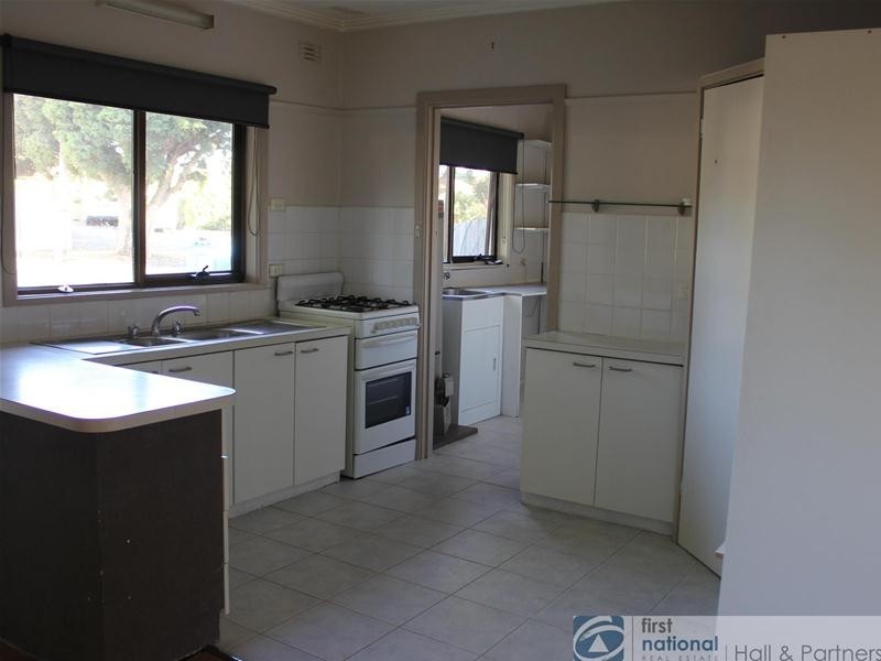 8 Mundaring Drive, Cranbourne VIC 3977